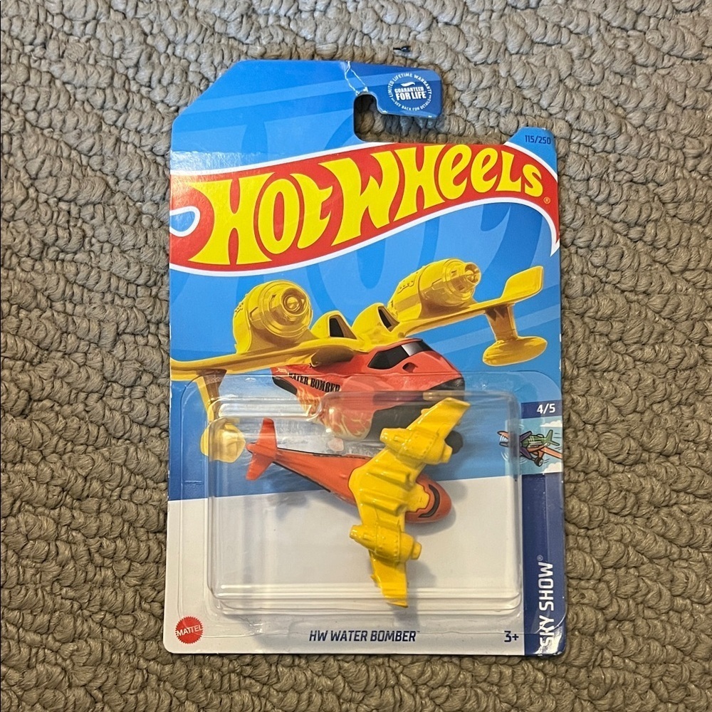 Hot Wheels Sky Show Water Bomber - Red and Yellow